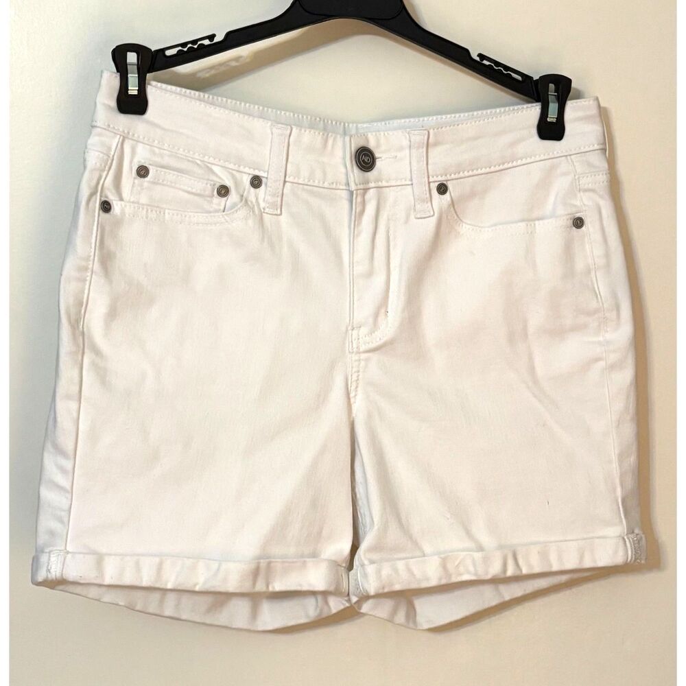 New Directions White Stretch Denim Shorts Size 8 Patriotic Embroidered Cuffed